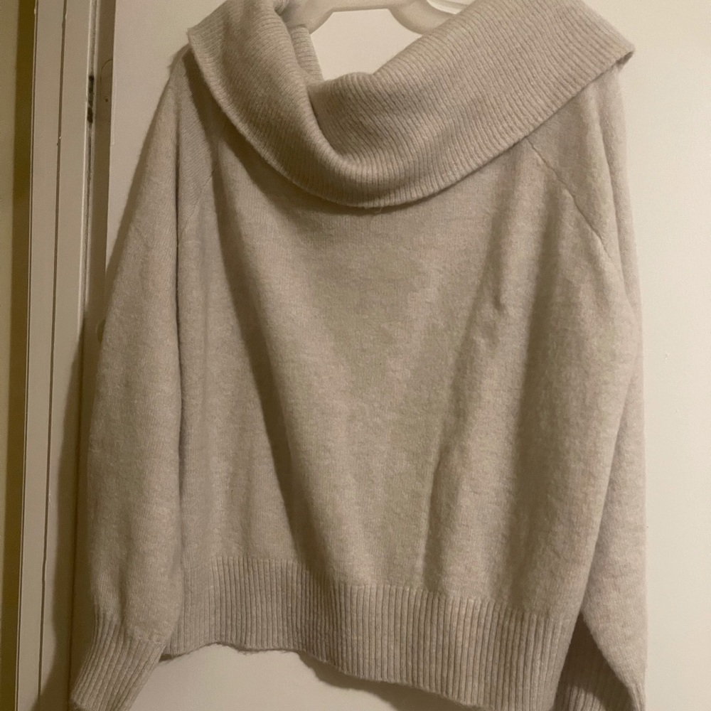 Light grey sweater
